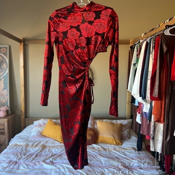 Fashion Nova / long Sleeve Black and Red Mini Dress/ NWOT - Picture 2 of 5